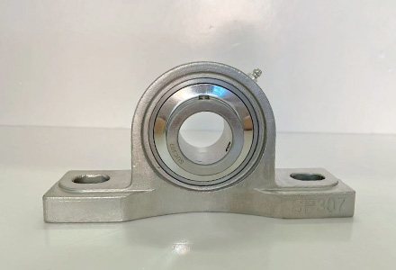 Disassembly and assembly of stainless steel bearing seat